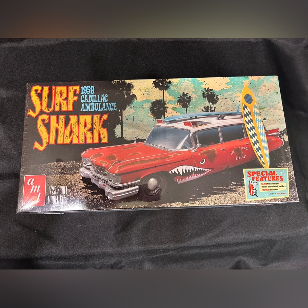 NEW - AMT Surf Shark 1959 Cadillac Ambulance 1:25 Model Kit